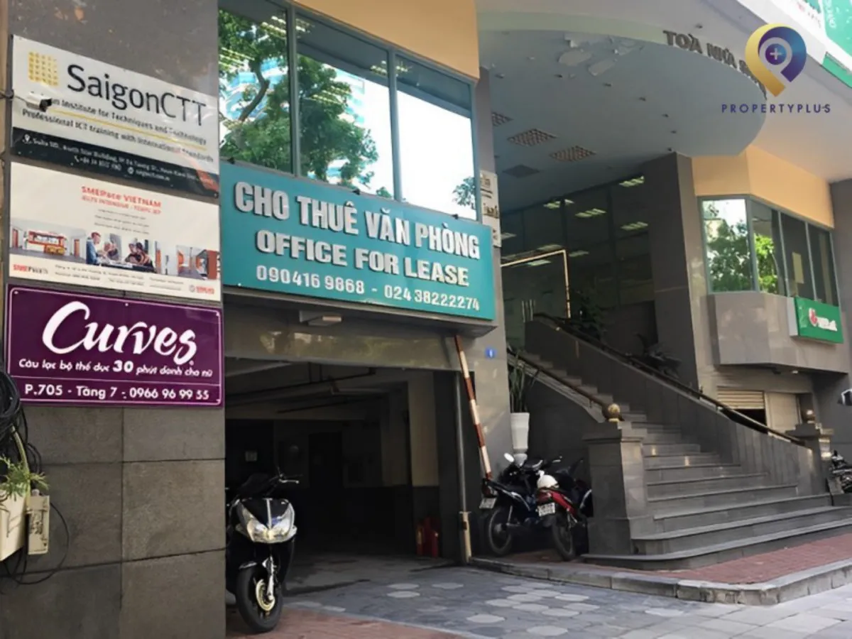 Khu vực sảnh ngoài và lối vào tòa nhà Sao Bắc.